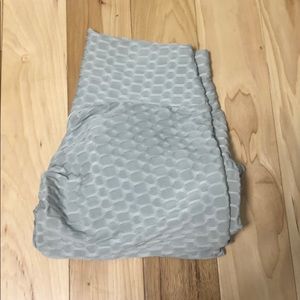 Honeycomb butt scrunch leggings size small gray